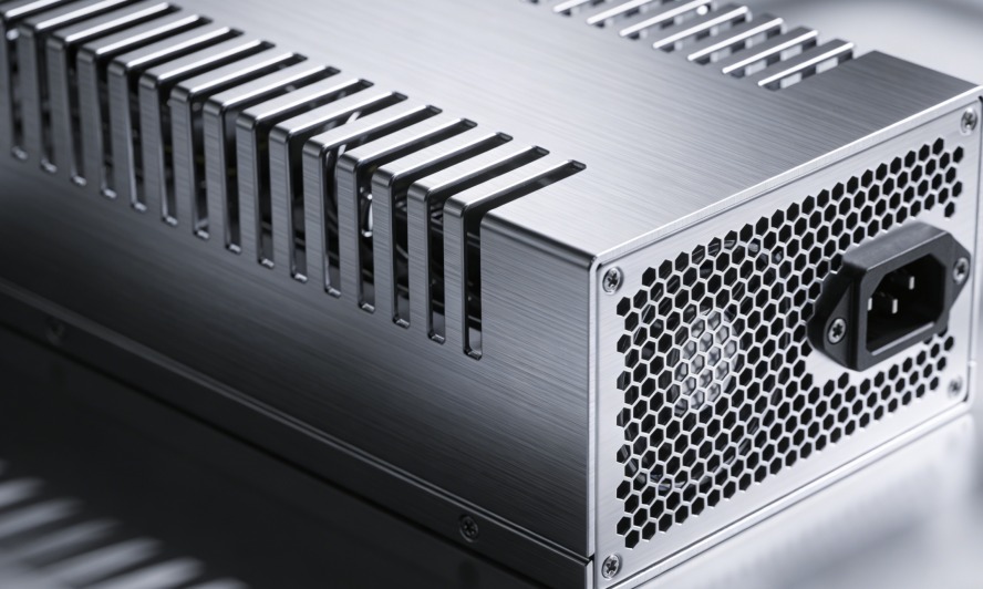 Wanneer moet je kiezen voor roestvrij staal in plaats van aluminium voor op maat gemaakte industriële behuizingen?